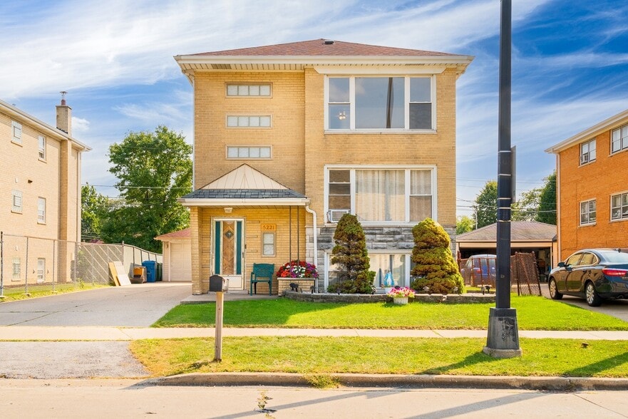 Building Photo - 5221 W 87th St