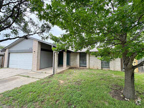 Building Photo - 8739 Glen Bluff