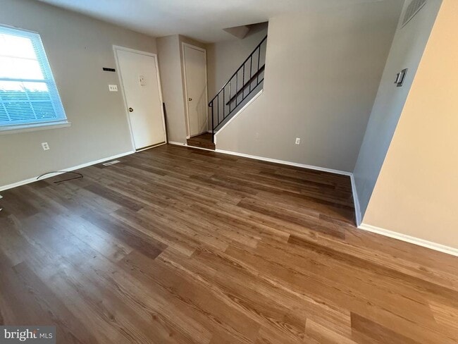 Building Photo - 34 King Charles Cir