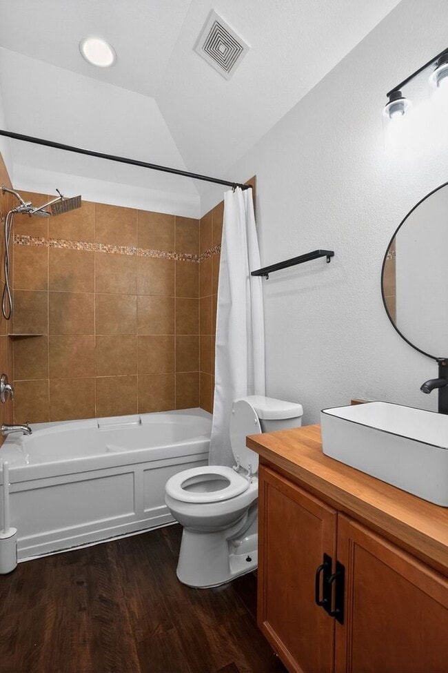 Building Photo - 1942 Courtside Dr