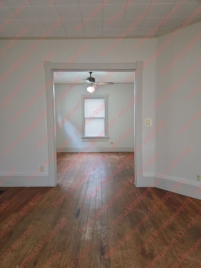 Building Photo - Great 2 bedroom w/detached garage near UD and Miami Valley Hospital!