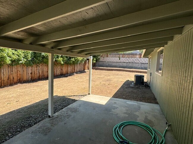 Building Photo - 2859 Cedar Links Dr