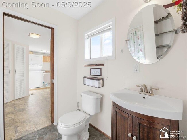 Building Photo - 3362 5th St