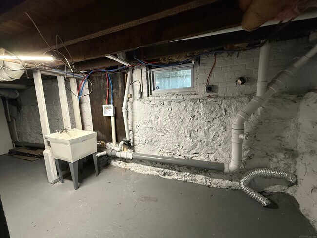 Building Photo - 111 Fort Hale Rd