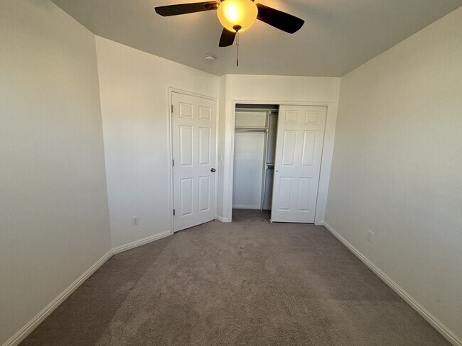 Building Photo - 1094 1825 W