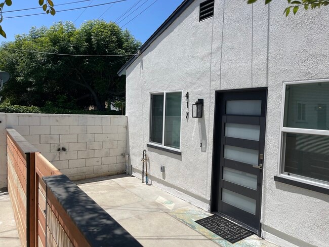 Building Photo - 417 St Augustine Ave