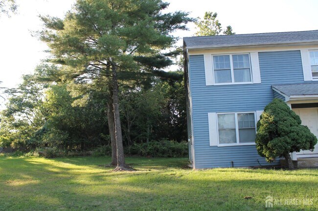Building Photo - 39 Independence Ct