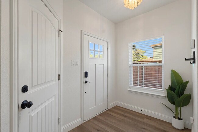 Building Photo - 3122 Chihuahua Ave