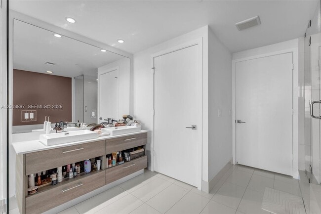 Building Photo - 650 NE 32nd St