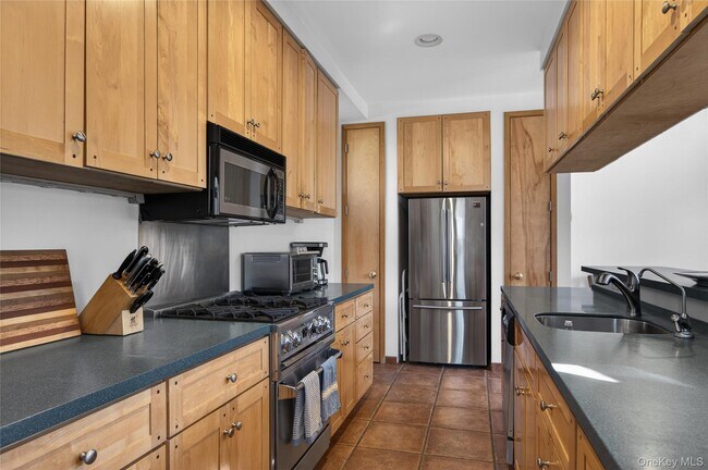 Building Photo - 428 Harbor Rd