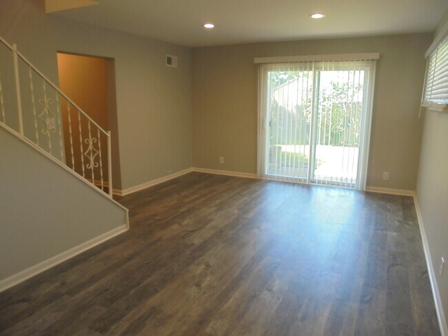 Building Photo - 1434 Walnut Dr