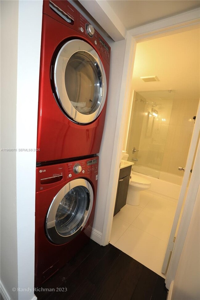 Building Photo - 600 NE 36th St