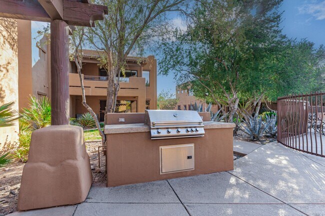 Building Photo - Beautiful Scottsdale townhome with perfect...