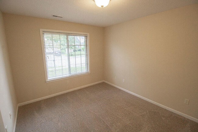 Building Photo - 7002 Madison Creek Dr