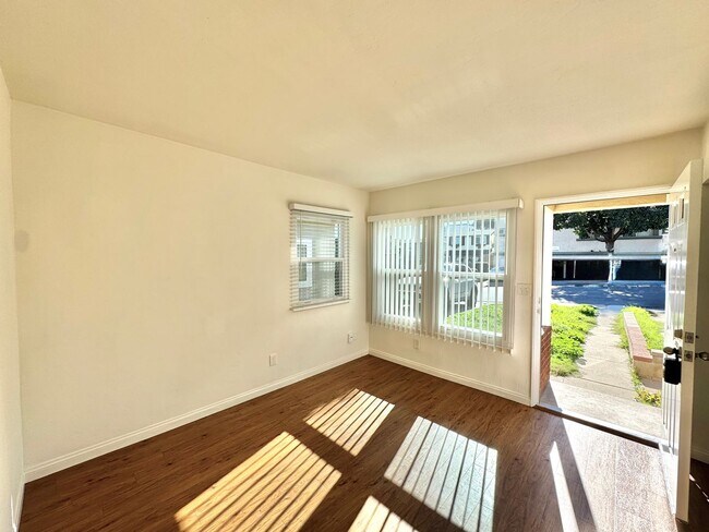 Building Photo - 4322-4324 Temecula Street