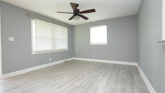 Building Photo - 2614 Golf Course Ln