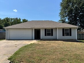 Building Photo - 11 Matthews Ln