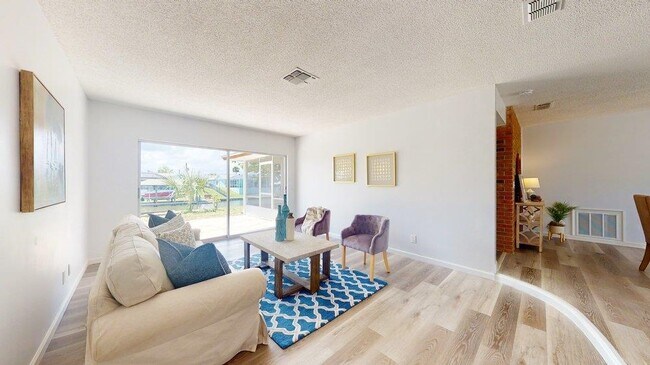 Building Photo - 10 Coral Reef Ct S