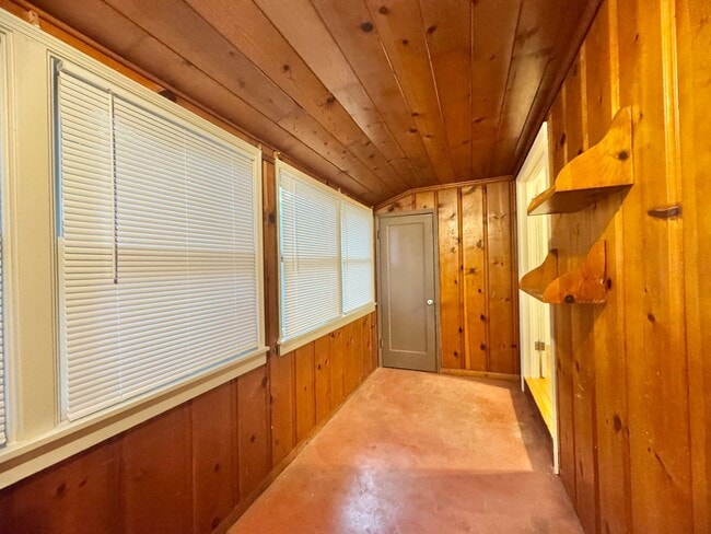 Building Photo - **Reserve for SUMMER 2026** Large house close to CSUC