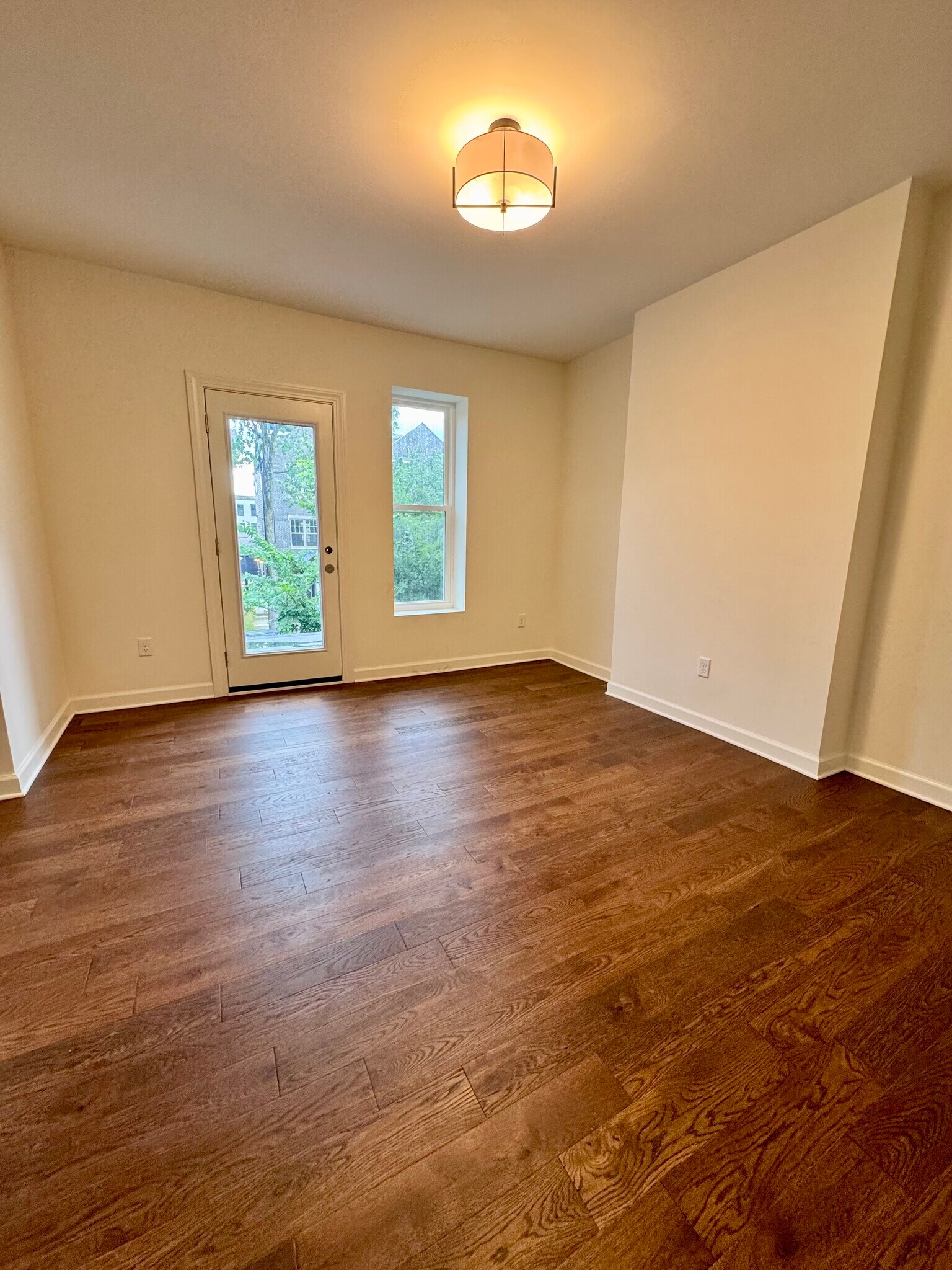 Building Photo - 1321 Forsythe Ave