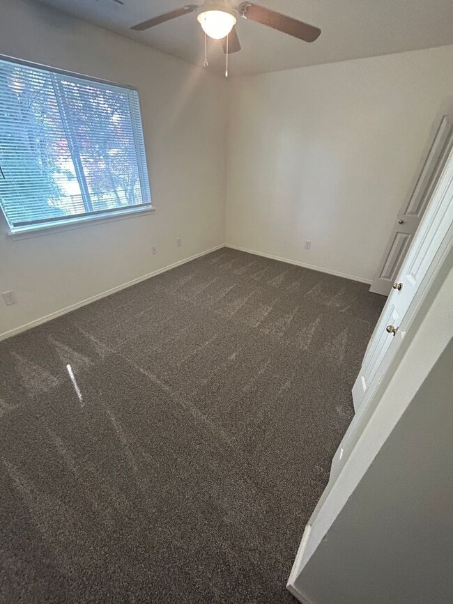 Building Photo - 2 bedrooms 1.5 bathroom with large living room, large kitchen PLUS 1 car garage. Bedrooms are huge