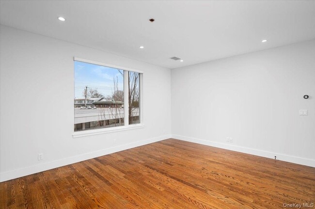 Building Photo - 422 E Boston Post Rd