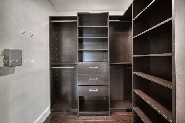 Building Photo - 1442 Coruna Ave