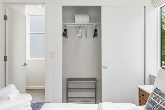 Building Photo - 1002 Boylston Ave E