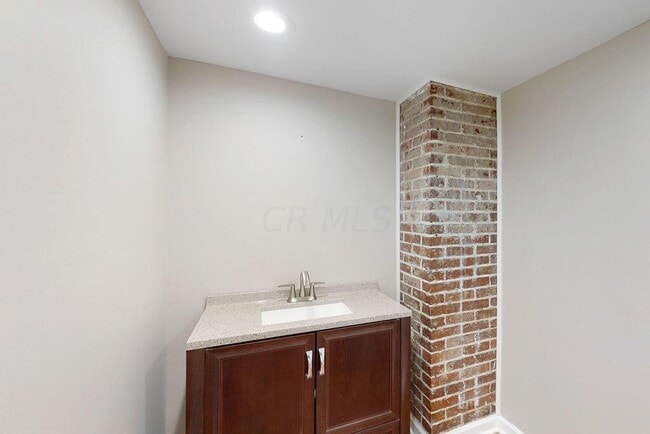 Building Photo - Renovated 2BR Home + Bonus Room