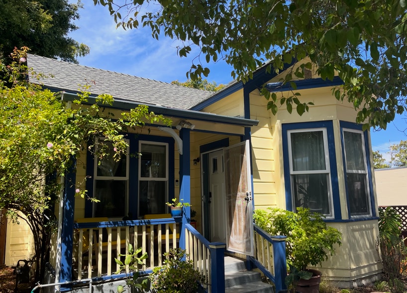 Building Photo - 312 Spruce St