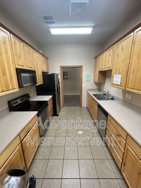 Building Photo - 1077 Canyon Meadow Dr