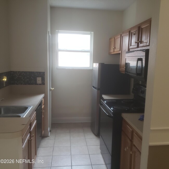 Building Photo - 1530 W 29th St