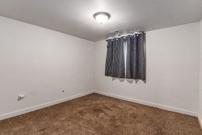 Building Photo - Charming 5-Bedroom South Hill Home Near Manito Park Coming Soon!