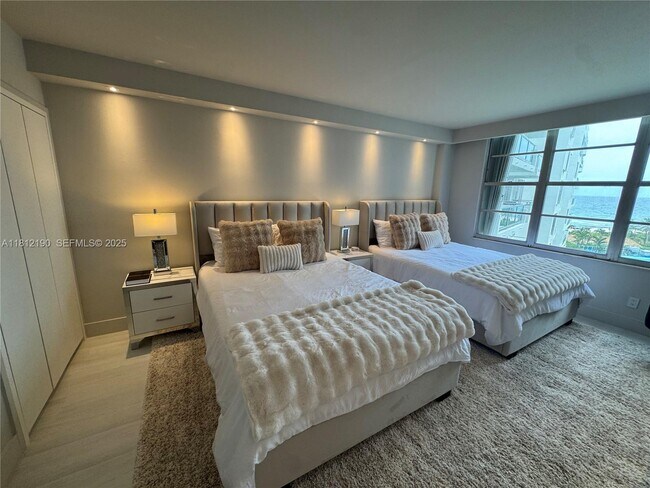 Building Photo - 5151 Collins Ave