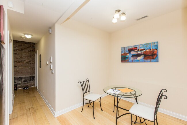 Building Photo - 1621 N Honore St