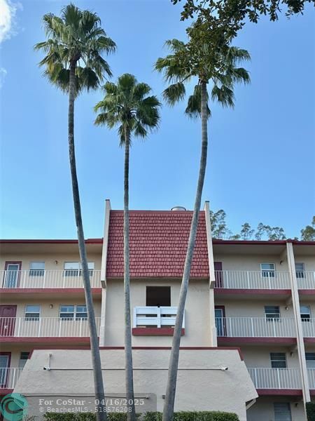 Building Photo - 1055 Country Club Dr