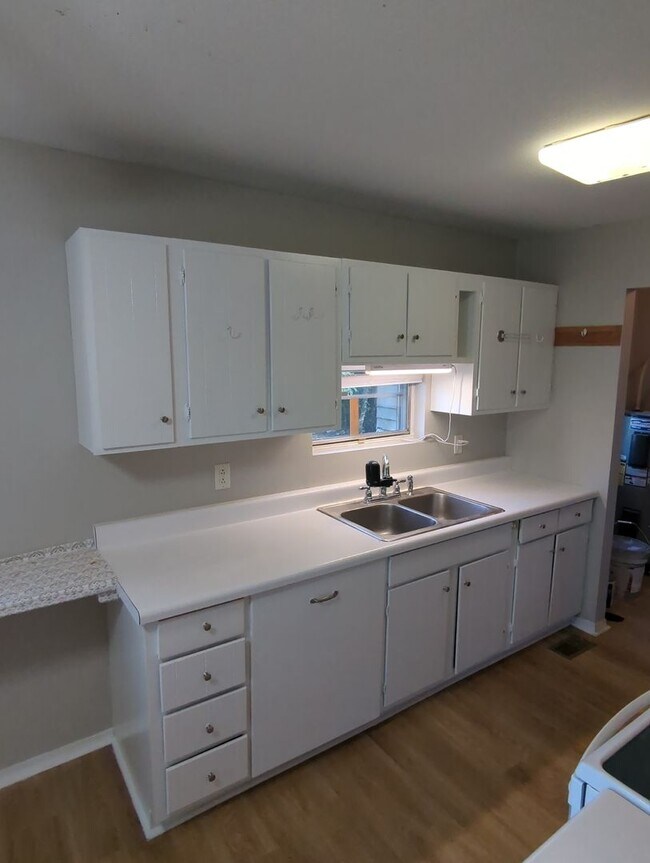 Building Photo - 3 Bedroom House in Harrison