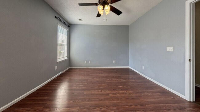 Building Photo - 3 Bedroom, 2.5 Bath - Ladson Area