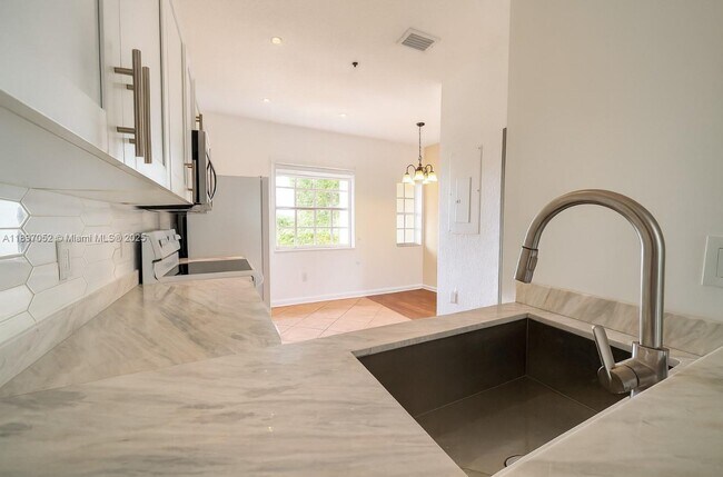 Primary Photo - 5670 NW 116th Ave