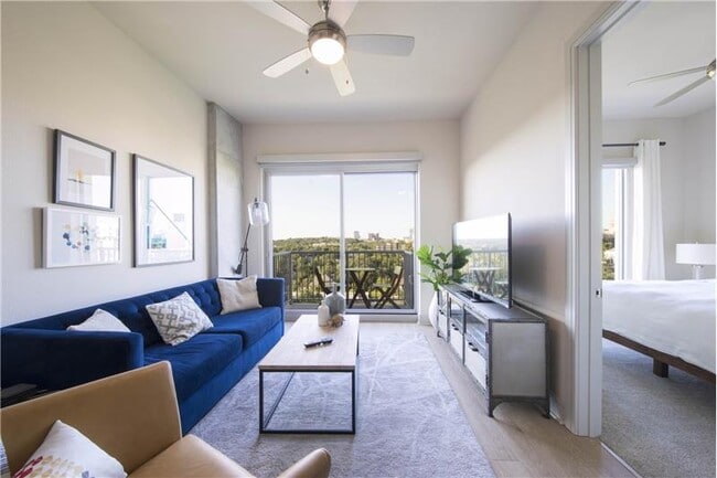 Building Photo - 617 W 7th St