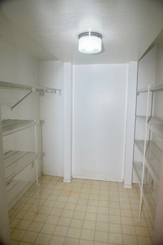 Building Photo - 9908 S Falconhurst Dr