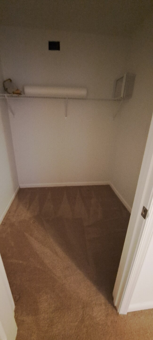 Building Photo - 102 Berwick Cir