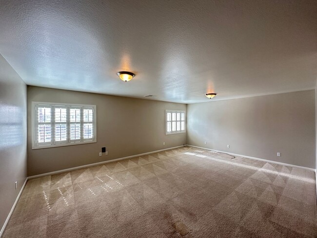 Building Photo - Pinnacle Peaks-Torrey Pines Southwest