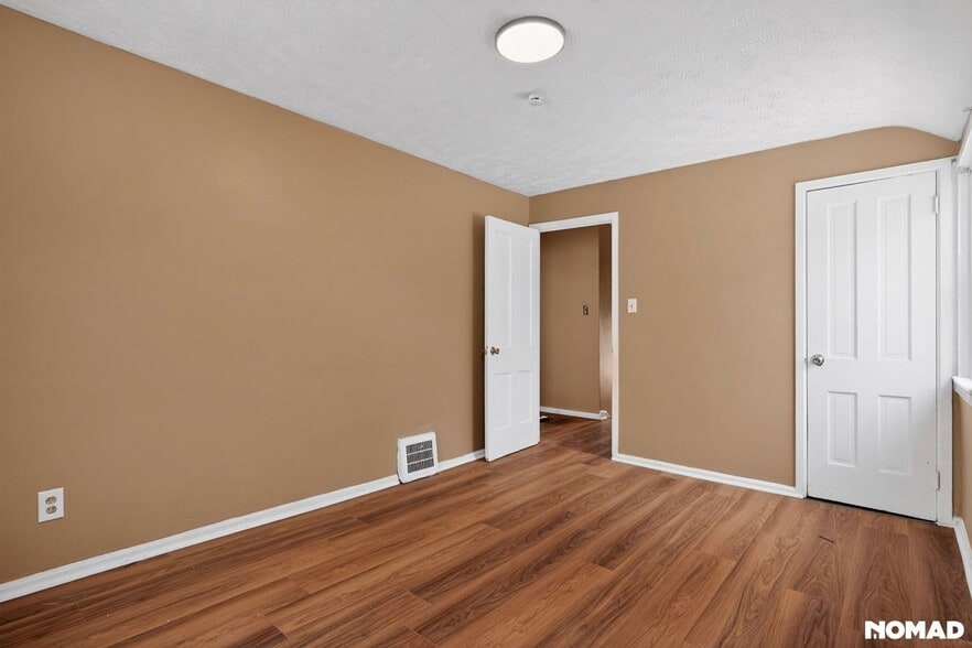 Building Photo - 3894 E 144th St