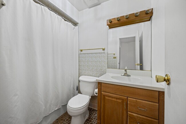 Building Photo - 21W256 Briarcliff Rd