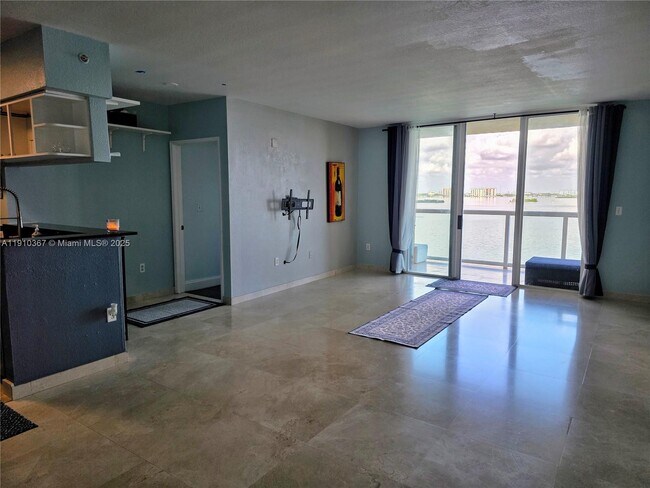 Building Photo - 1625 Kennedy Cswy