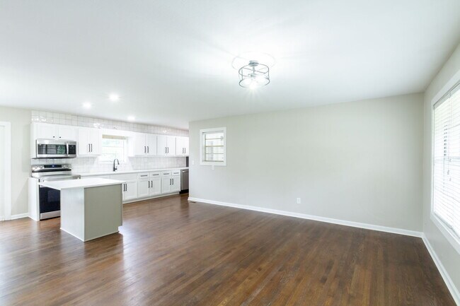 Building Photo - 309 Milton Ave