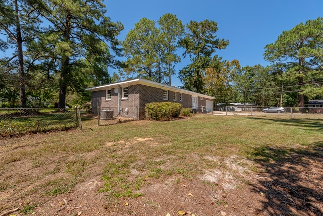 Building Photo - 201 Roberts St