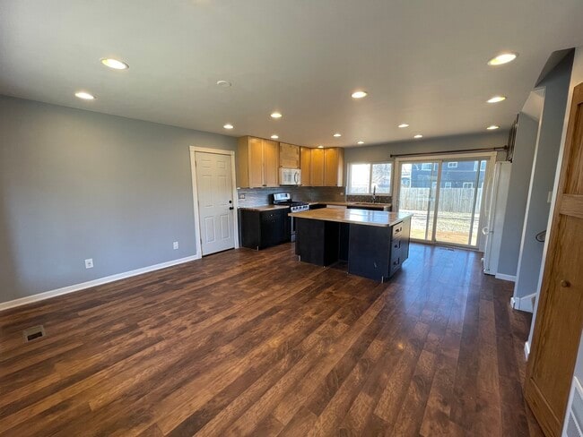 Building Photo - 144 Monterey Dr