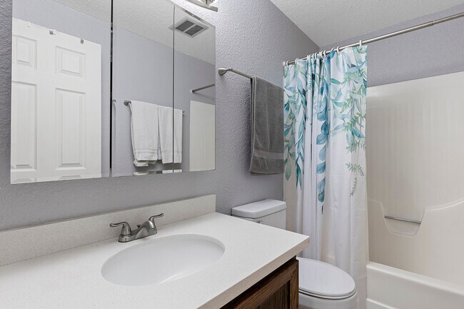 Building Photo - 1414 NE 151st St